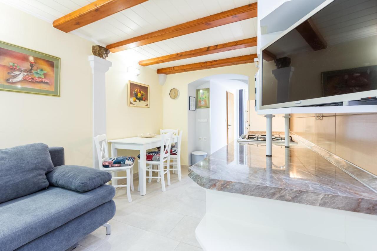 Apartment Sepat With Free Parking Place In Baska Exterior photo